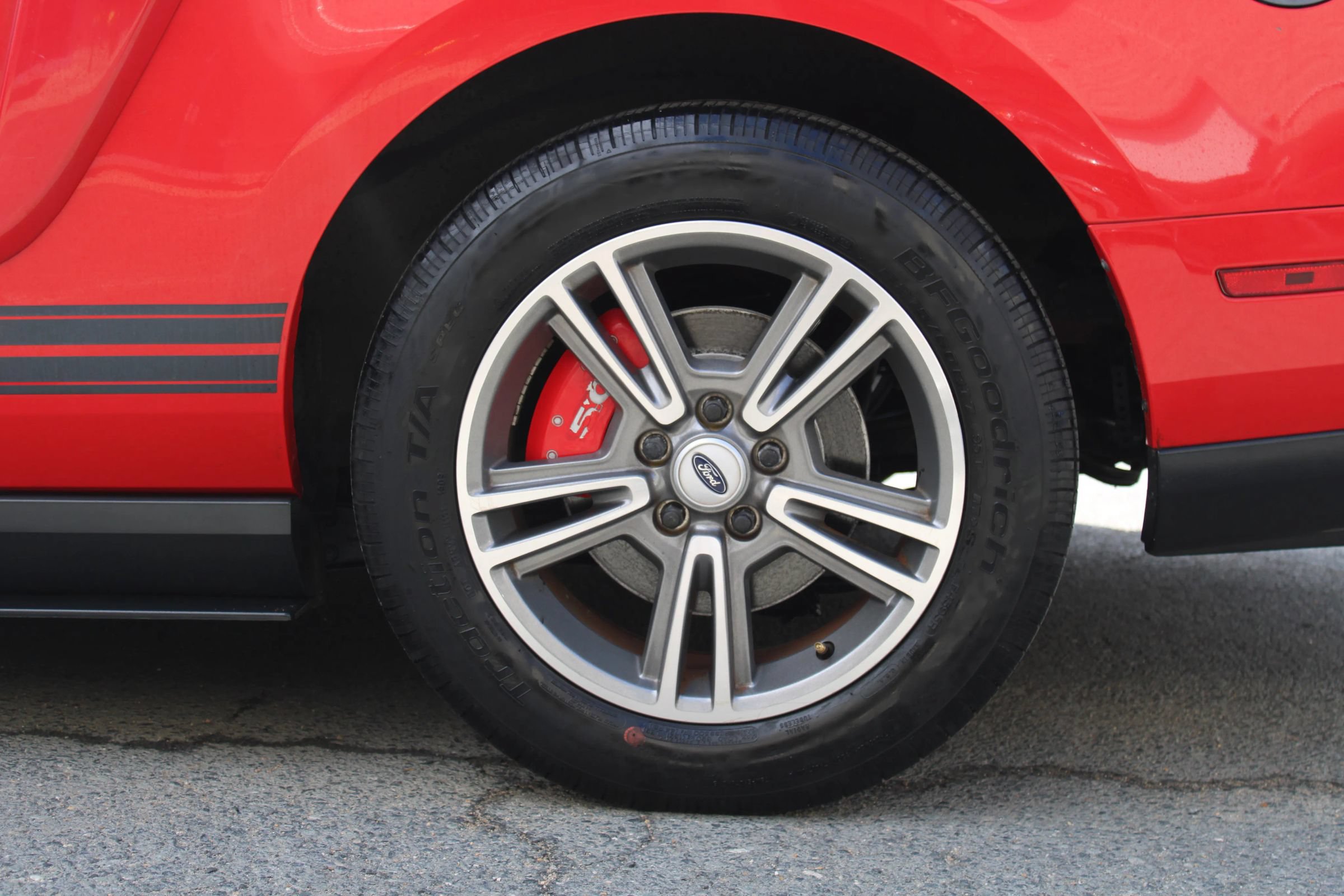 Used 2010 Ford Mustang Convertible RWD image 36