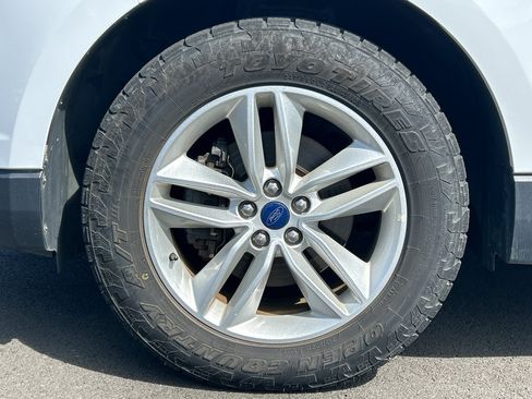 Used 2017 Ford Edge SEL w/ Equipment Group 201A FWD image 11
