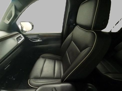 Used 2023 Chevrolet Suburban Premier AWD/4WD image 34