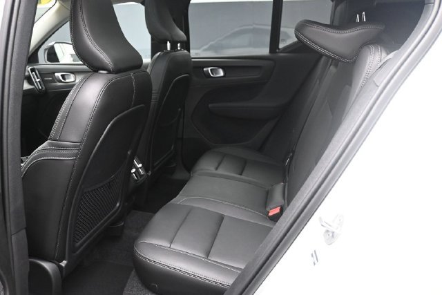 Used 2025 Volvo XC40 B5 Ultra AWD/4WD image 21