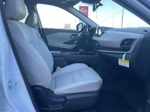 New 2026 Nissan Rogue SV image 25