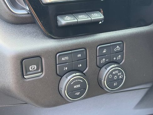 Used 2025 Chevrolet Silverado 1500 High Country w/ High Country Premium Package AWD/4WD image 20