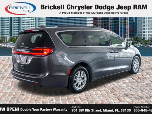 Used 2022 Chrysler Pacifica Touring-L FWD image 7