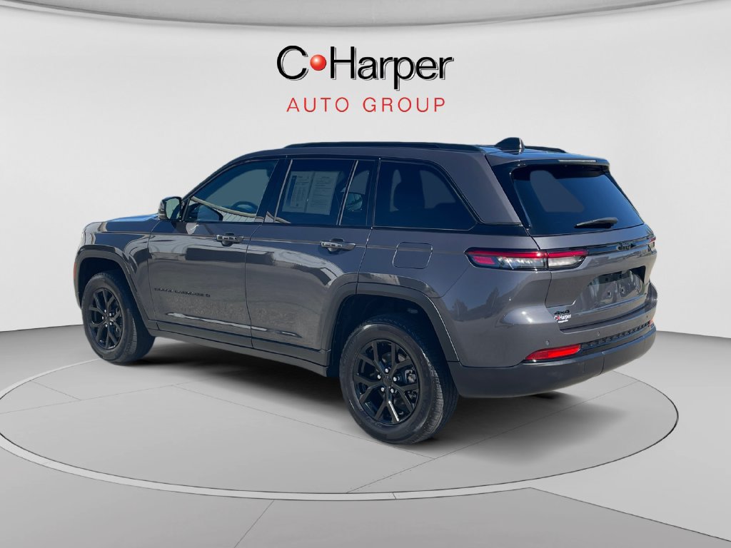 Used 2024 Jeep Grand Cherokee Altitude AWD/4WD image 5