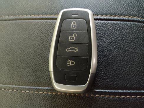 Used 2019 Chevrolet Traverse LT AWD/4WD image 32