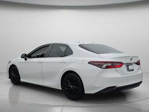 Used 2022 Toyota Camry LE FWD image 6