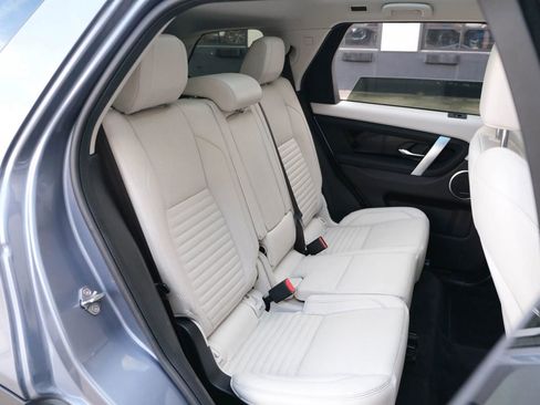 Used 2020 Land Rover Discovery Sport SE image 30