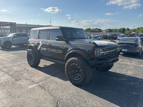 Used 2021 Ford Bronco Badlands image 16