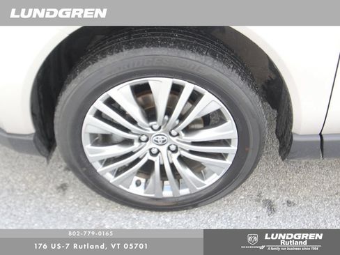 Used 2024 Toyota Venza Limited AWD/4WD image 21