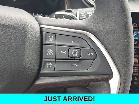 Used 2026 Jeep Grand Cherokee Altitude AWD/4WD image 24