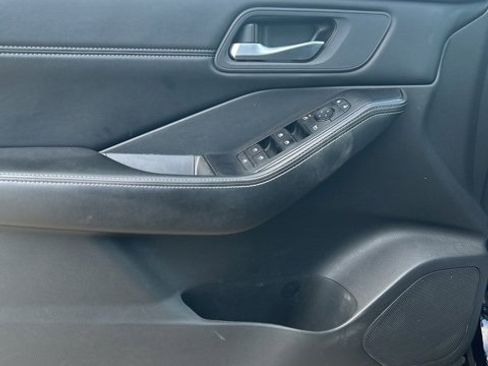 Used 2023 Nissan Rogue SV w/ SV Premium Package image 13