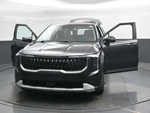 Used 2025 Kia Carnival FWD image 49
