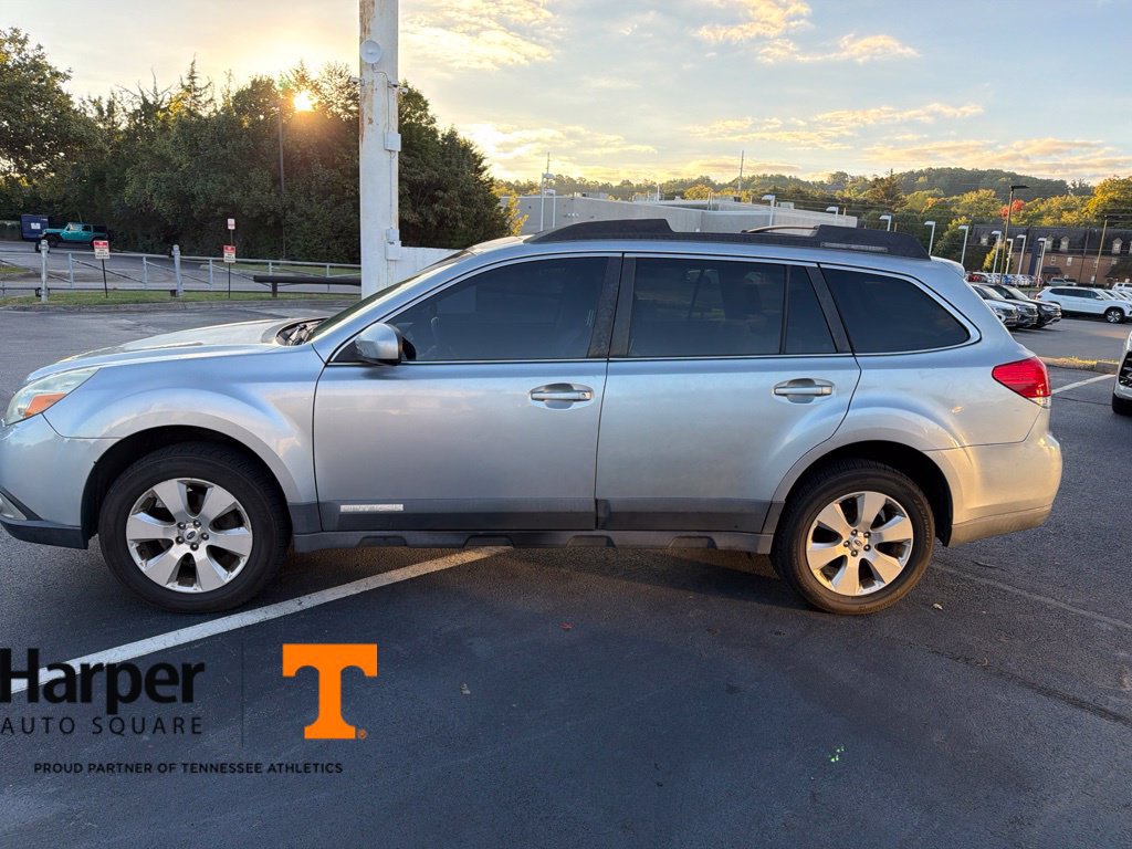 Used 2012 Subaru Outback 2.5i Limited w/ Moonroof Pkg AWD/4WD image 2