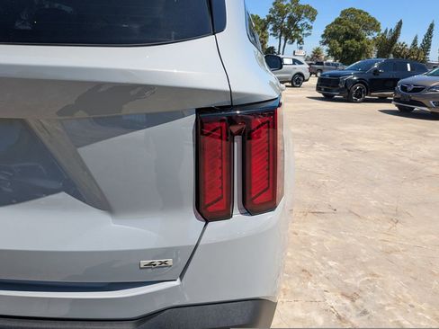 Certified 2025 Kia Sorento S image 11