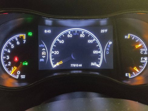 Used 2018 Jeep Grand Cherokee Limited image 23