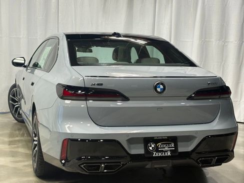 New 2026 BMW 760i xDrive w/ Premium Package AWD/4WD image 4