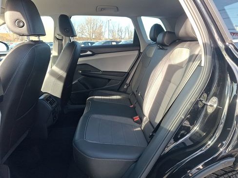 Used 2024 Volkswagen Taos SE image 12