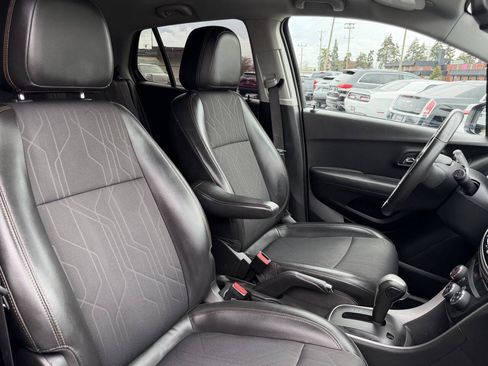 Used 2017 Chevrolet Trax LT w/ LT Convenience Package AWD/4WD image 8