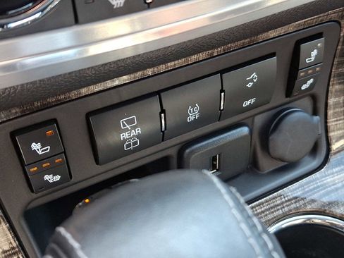 Used 2017 GMC Acadia Limited SLT image 19