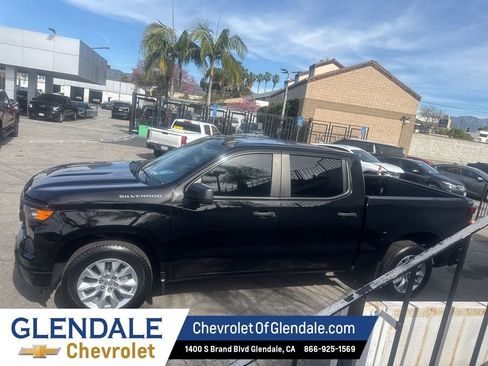 Used 2024 Chevrolet Silverado 1500 Custom image 3