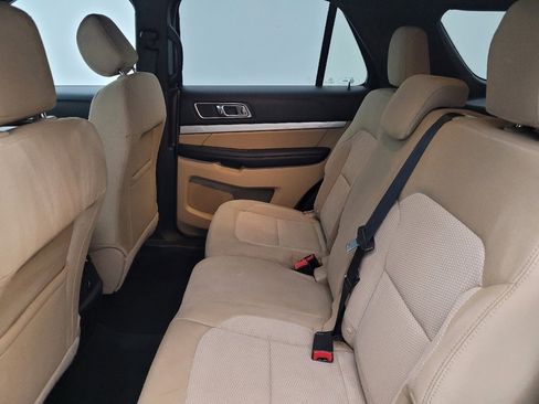 Used 2017 Ford Explorer XLT image 18