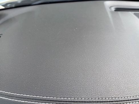 Used 2025 Genesis G70 2.5T image 34