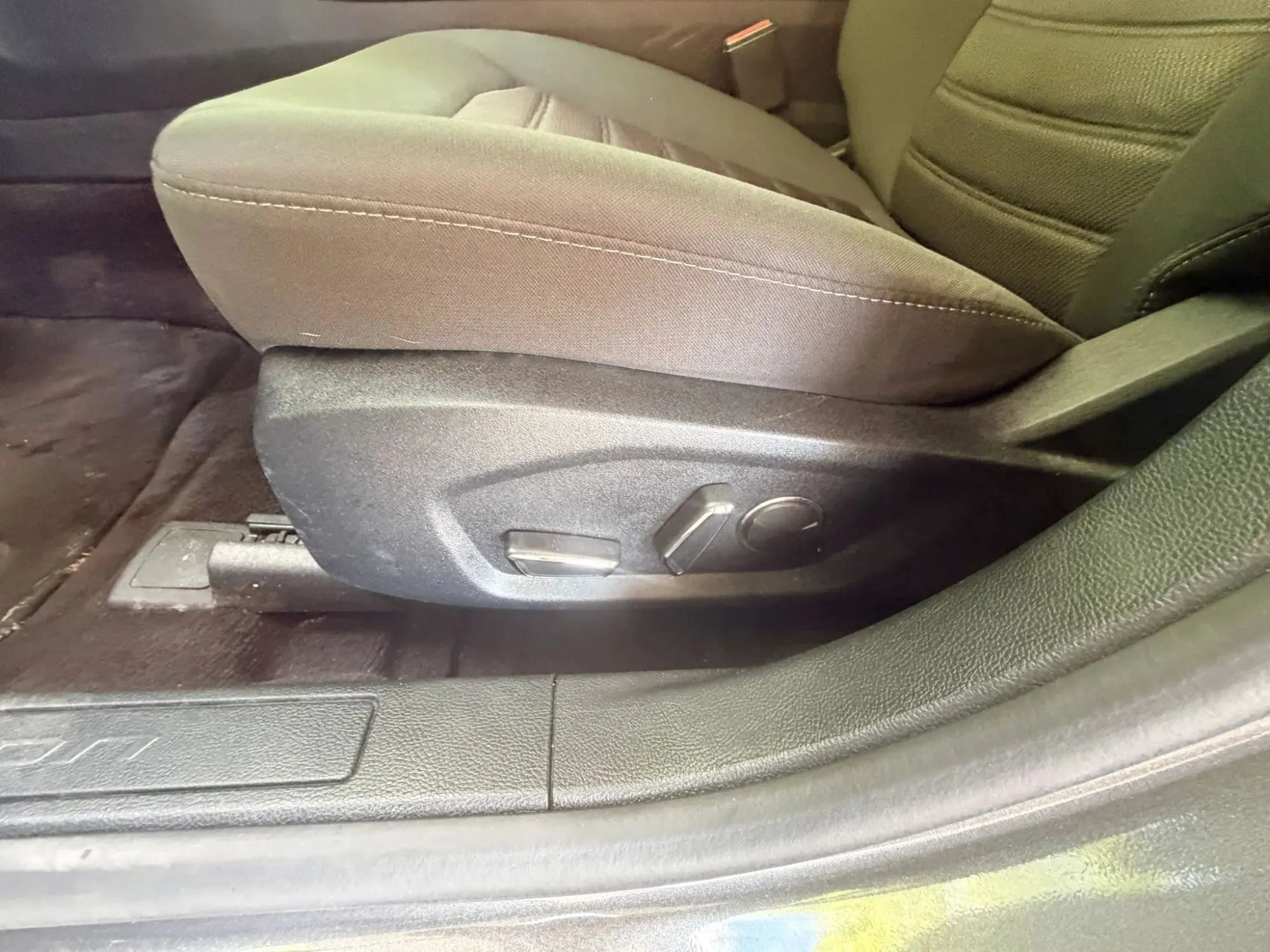 Used 2020 Ford Fusion SE FWD image 22