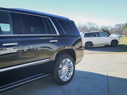 Used 2018 Cadillac Escalade Platinum image 31