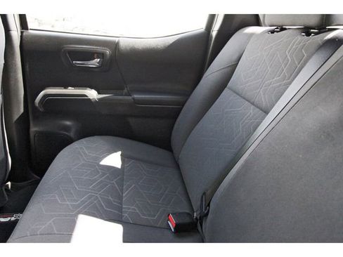 Used 2019 Toyota Tacoma TRD Sport w/ Technology Package image 11