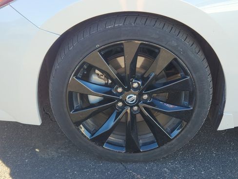 Used 2021 Nissan Maxima SR w/ Sport Mat Group image 7