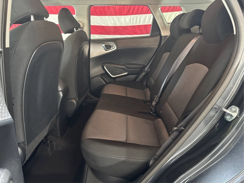 Used 2025 Kia Soul LX w/ LX Technology Package FWD image 10