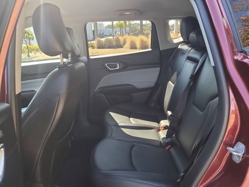 Used 2022 Jeep Compass Latitude image 14