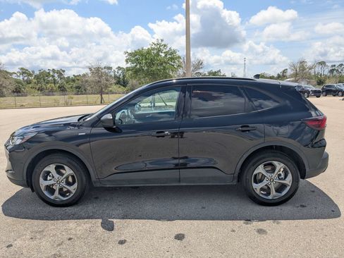 Used 2025 Ford Escape ST-Line AWD/4WD image 8