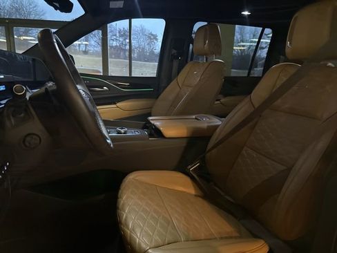 Used 2023 Cadillac Escalade ESV Premium Luxury image 15
