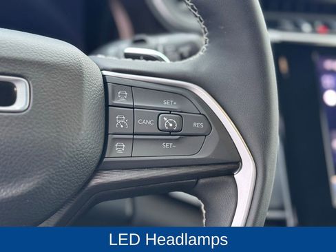 Used 2024 Jeep Grand Cherokee Altitude image 15