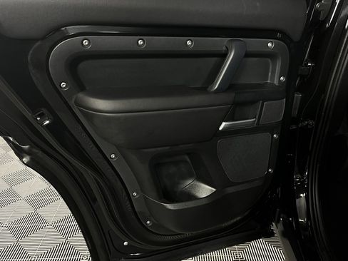 Used 2025 Land Rover Defender 110 S image 24
