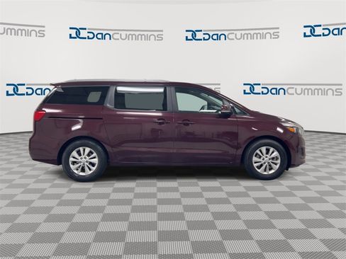 Used 2016 Kia Sedona LX image 9