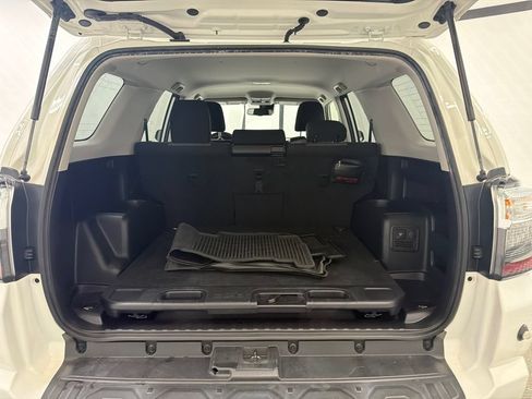 Used 2022 Toyota 4Runner SR5 AWD/4WD image 19