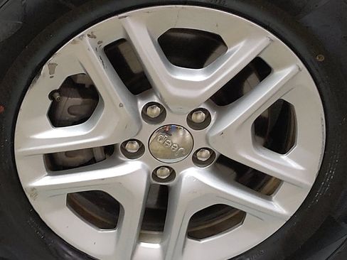 Used 2019 Jeep Compass Sport w/ Tech Group FWD image 31