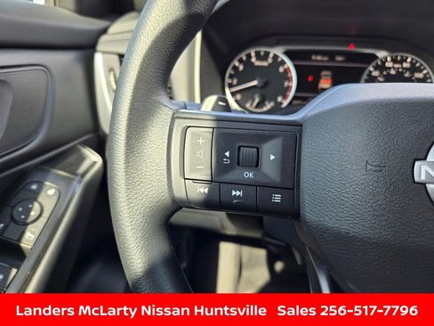 Used 2025 Nissan Rogue S FWD image 24