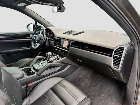 Used 2023 Porsche Cayenne Platinum Edition AWD/4WD image 14