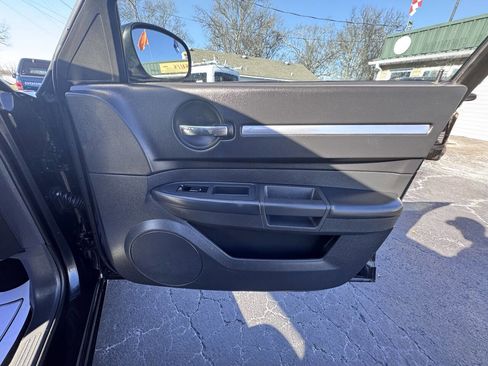 Used 2010 Dodge Charger SXT image 35