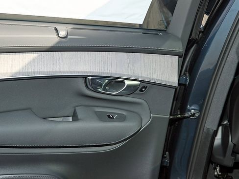 New 2026 Volvo XC90 B6 Ultra w/ Protection Package image 19