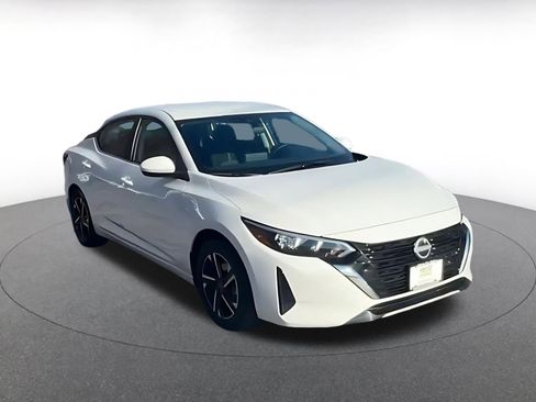 Used 2025 Nissan Sentra SV image 3