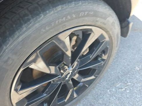 Used 2023 Kia Sorento SX FWD image 2