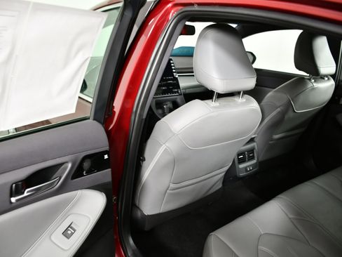 Used 2019 Toyota Avalon XLE w/ Moonroof Package image 46