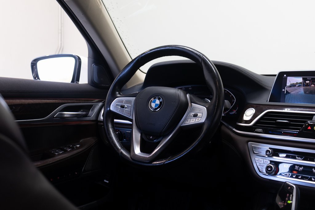 Used 2021 BMW 740i w/ Premium Package RWD image 29