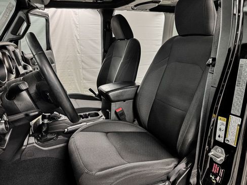 Used 2018 Jeep Wrangler Unlimited Sport S AWD/4WD image 9