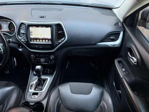 Used 2017 Jeep Cherokee Trailhawk w/ Comfort & Convenience Group image 27