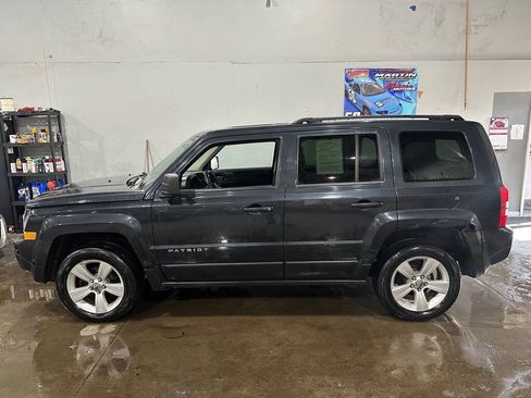 Used 2014 Jeep Patriot Latitude AWD/4WD image 2
